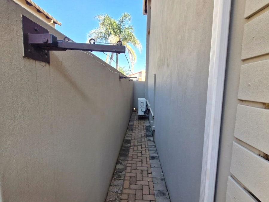 2 Bedroom Property for Sale in Xanadu Eco Park North West
